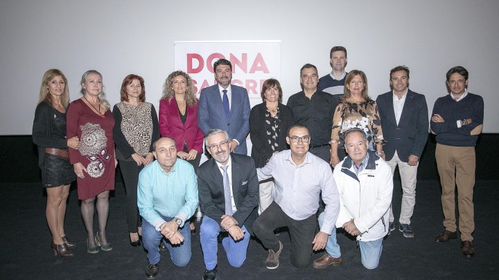 El alcalde de Alicante, Luis Barcala, asiste a la presentación del spot de la III Macrodonación "Dona Sangre entre bambalinas". Cines Kinépolis (Centro Comercial Plaza Mar-2),  Foto; Ayuntamiento de Alicante/Ernesto Caparrós